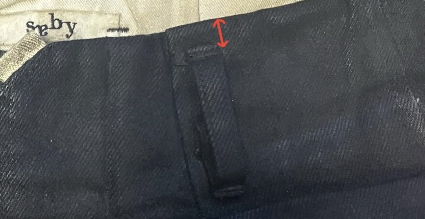 sabyの定番アイテムであるタックバギーパンツのベルトループの取り付け位置