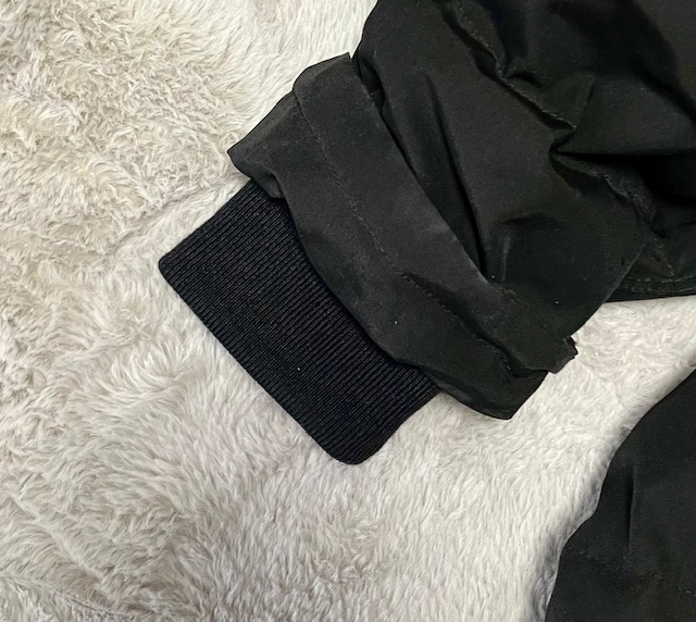 laskaのダウンジャケットの袖のディテール