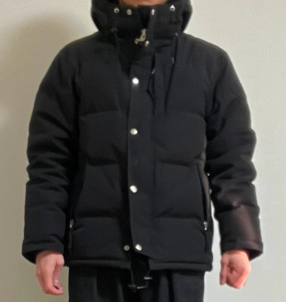 LASKAのダウンジャケットの着用イメージ