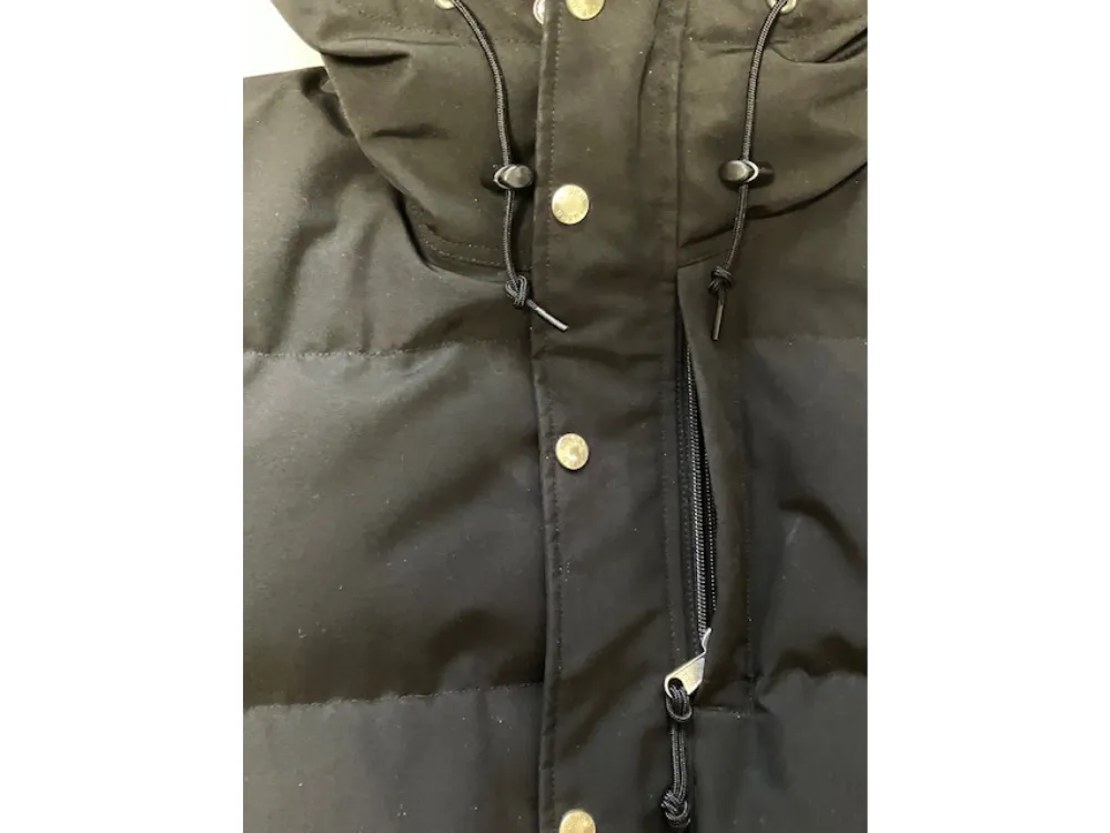 laskaのダウンジャケットの外ポケット